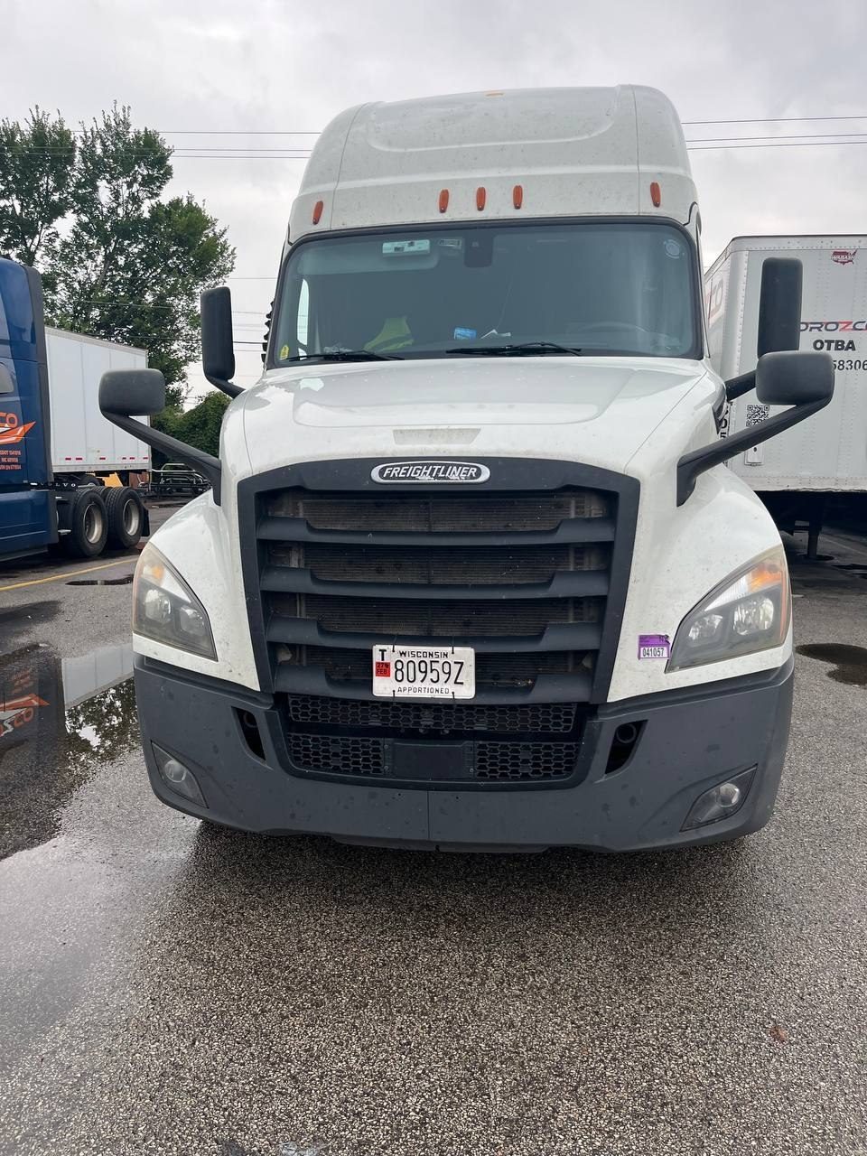 Apex Vision Group Freightliner Cascadia, front view.